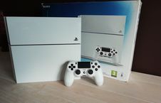 Sony Playstation 4 500gb compleet met doos en boekjes 