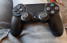 Ps4. 1tb . 1 controller 3 spellen