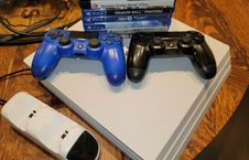 PS4 1TB + Games & 2 Controllers - PERFECTE Conditie 