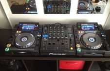 Pioneer CDJ 2000 Nexus + DJM 900 Nexus set + Flightcases